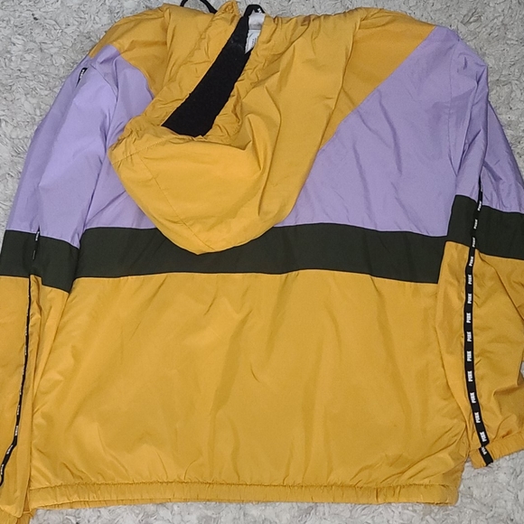 Windbreaker - Picture 4 of 4
